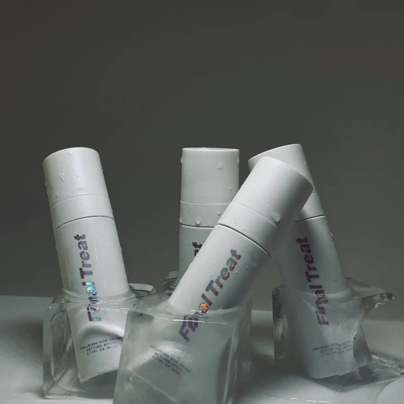 White Makeup Setting Spray - Picture 1 of 5